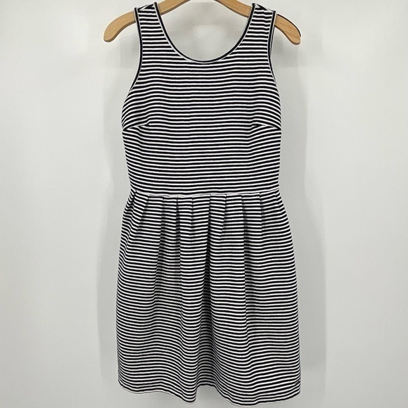 Nautical Tommy Hilfiger Dress Navy and‎ White Stripes Size Medium E11 - Picture 1 of 7